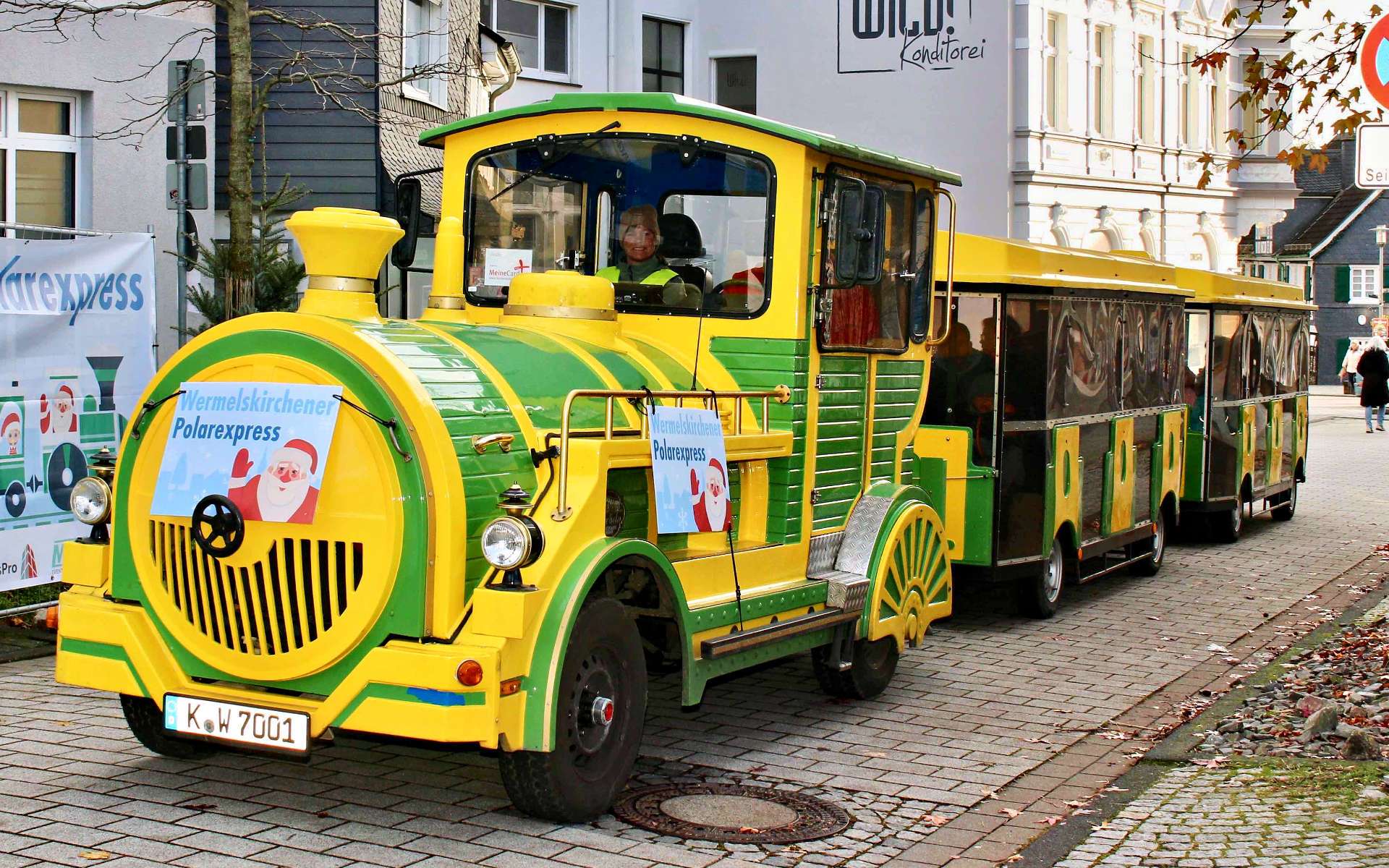 Bimmelbahn als Polarexpress in der Innenstadt